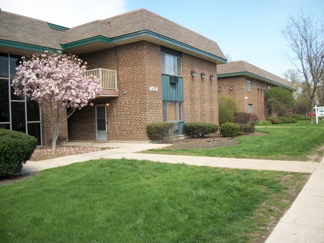 454 Spring Road, Unit 4 Elmhurst, IL 60126 - Photo 2 of 9