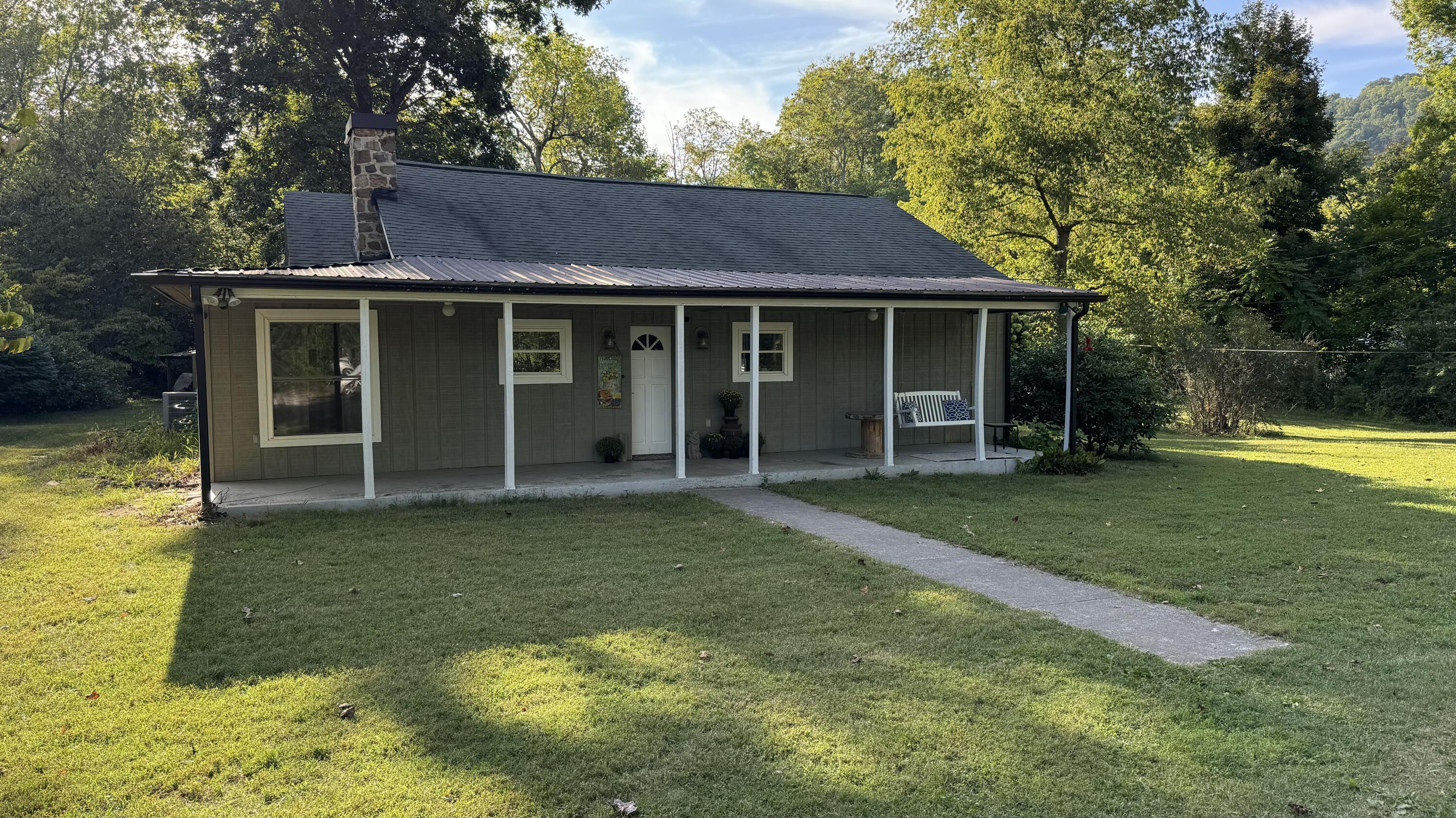 4016 Bendemeer Road Salem, VA 24153 - Photo 1 of 23 IMG_6207