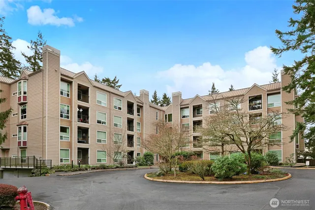 $450,000 | 823 North 161st Place, Unit 105, Shoreline, WA 98133