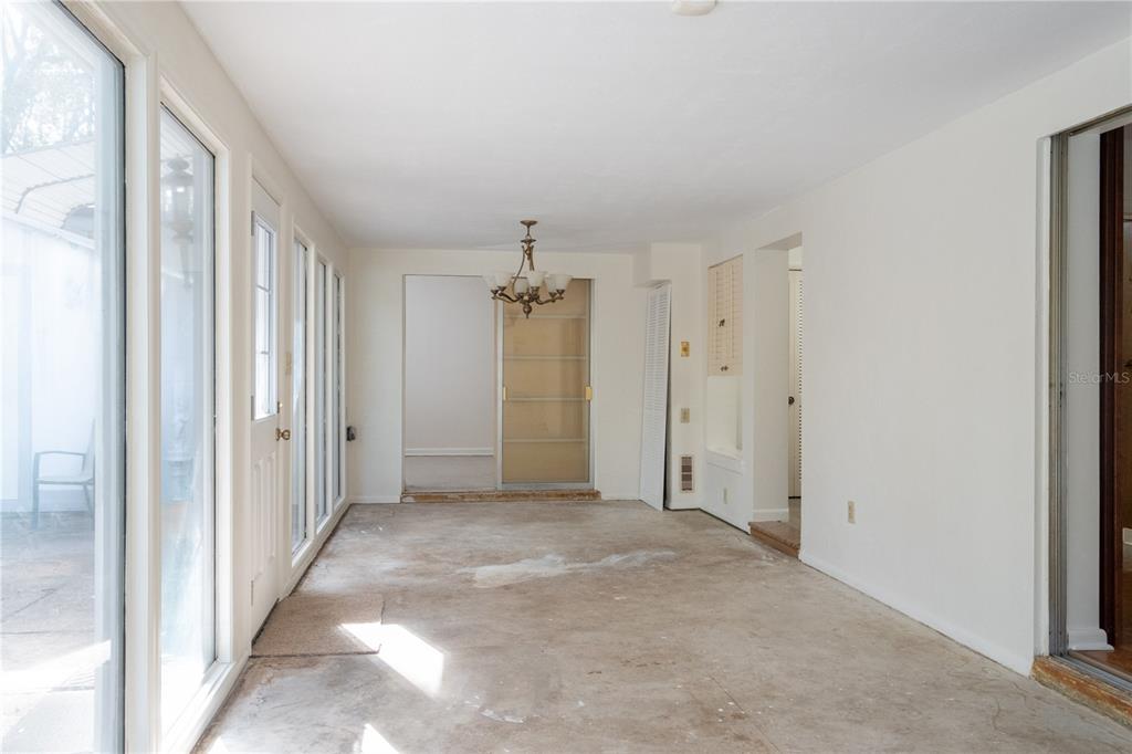 229 Southwest 43rd Terrace Gainesville, FL 32607 - Photo 19 of 57 Florida room