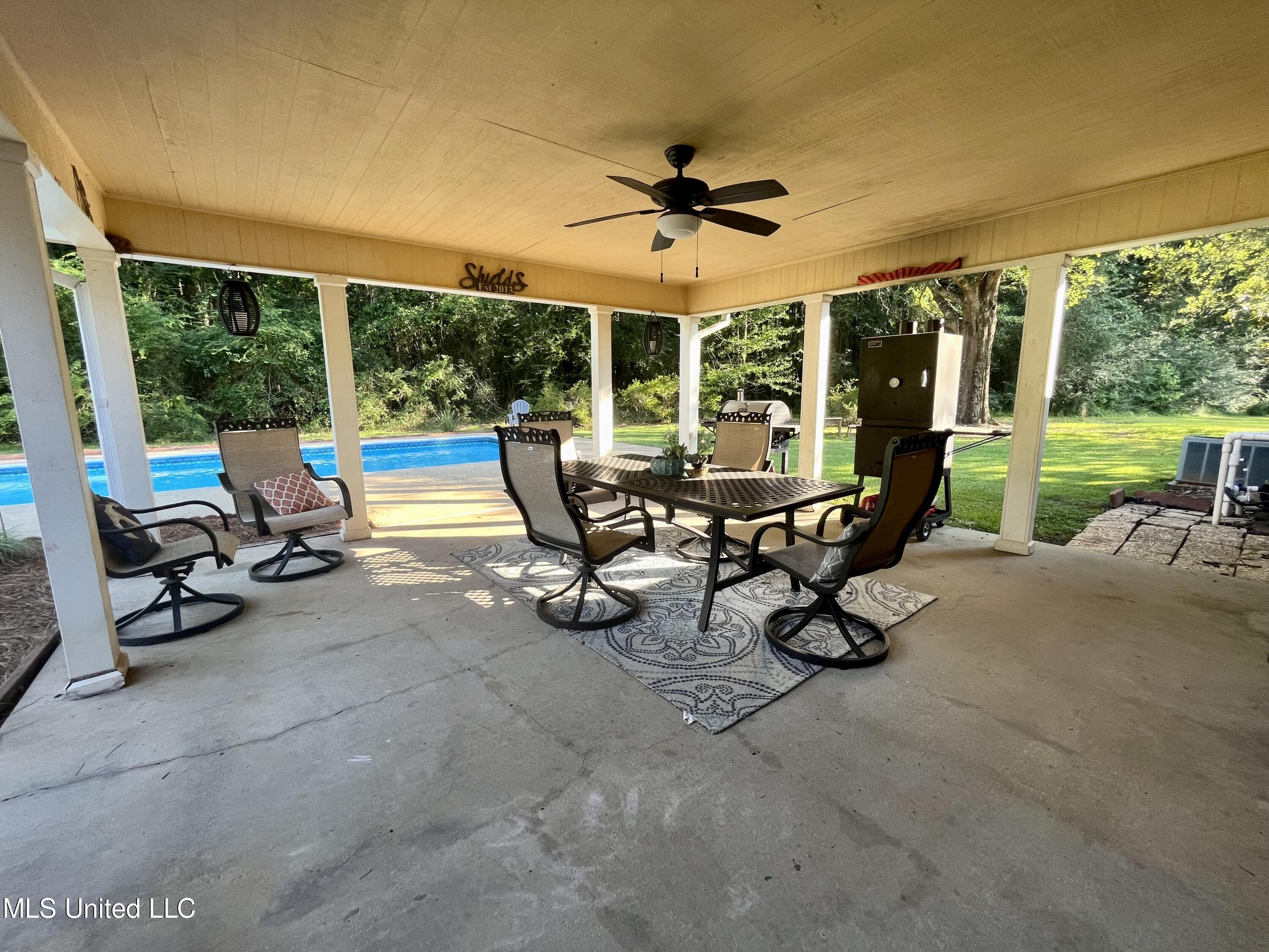1028 Beall Road Hazlehurst, MS 39083 - Photo 12 of 47 IMG_6204