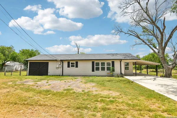 $215,000 | 714 Orange Street, Jourdanton, TX 78026