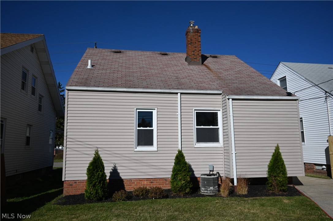 8203 Snow Road Parma, OH 44129 - Photo 5 of 31