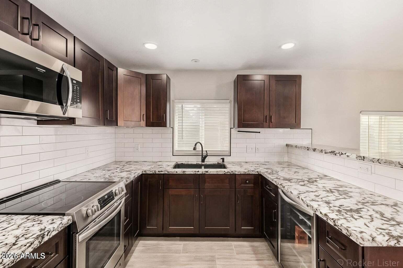 146 South Robson Mesa, AZ 85210 - Photo 11 of 33 Kitchen