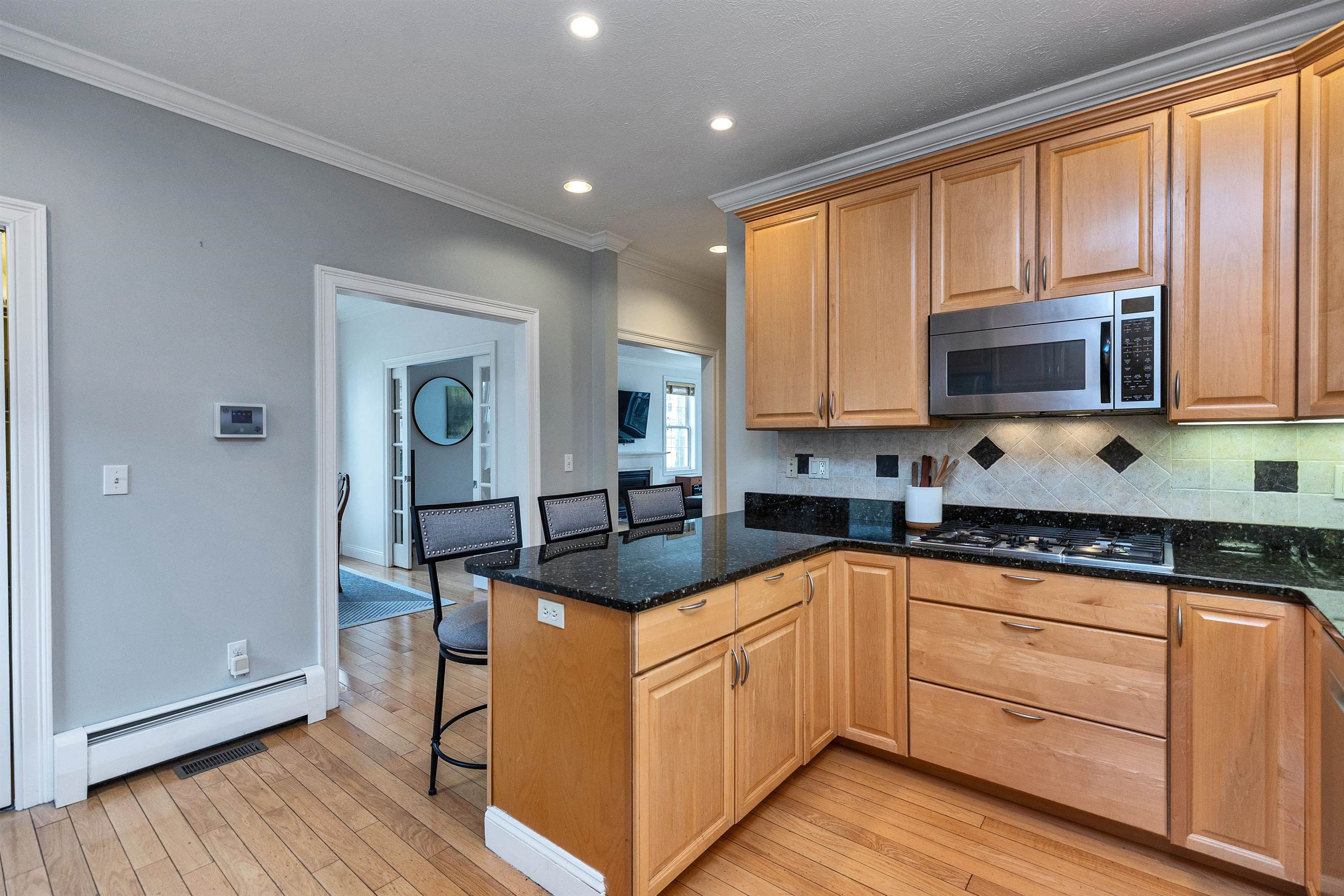 2246 Elm Street Manchester, NH 03104 - Photo 7 of 40