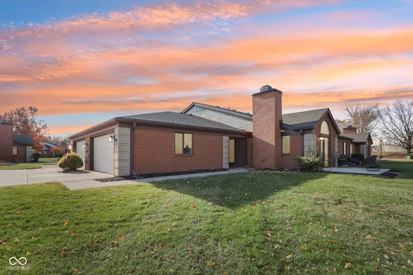 $282,500 | 9364 Oak Run E Drive, Indianapolis, IN 46260