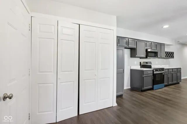 $285,000 | 9364 Oak Run E Drive, Indianapolis, IN 46260