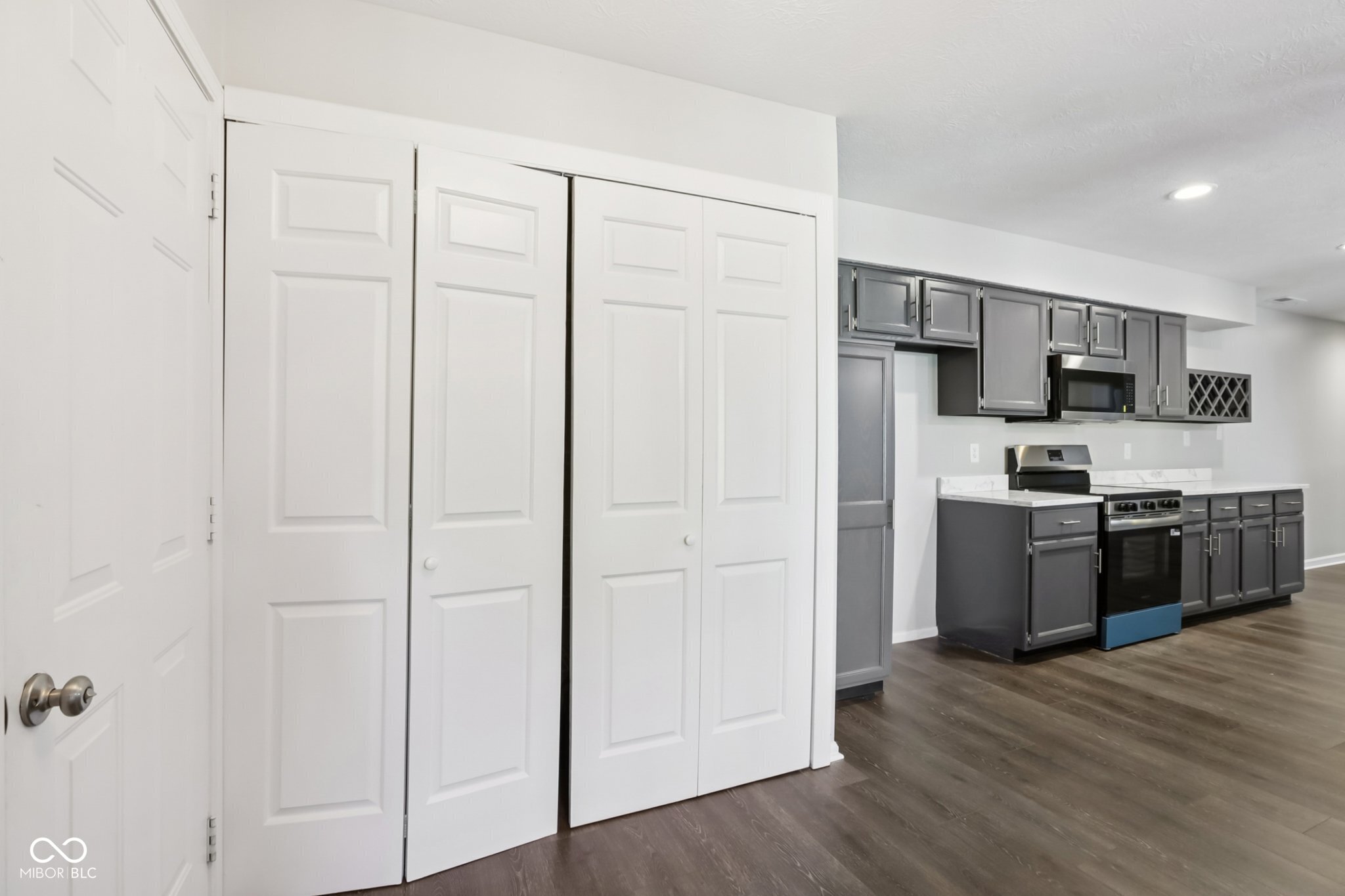 9364 Oak Run E Drive Indianapolis, IN 46260 - Photo 13 of 37