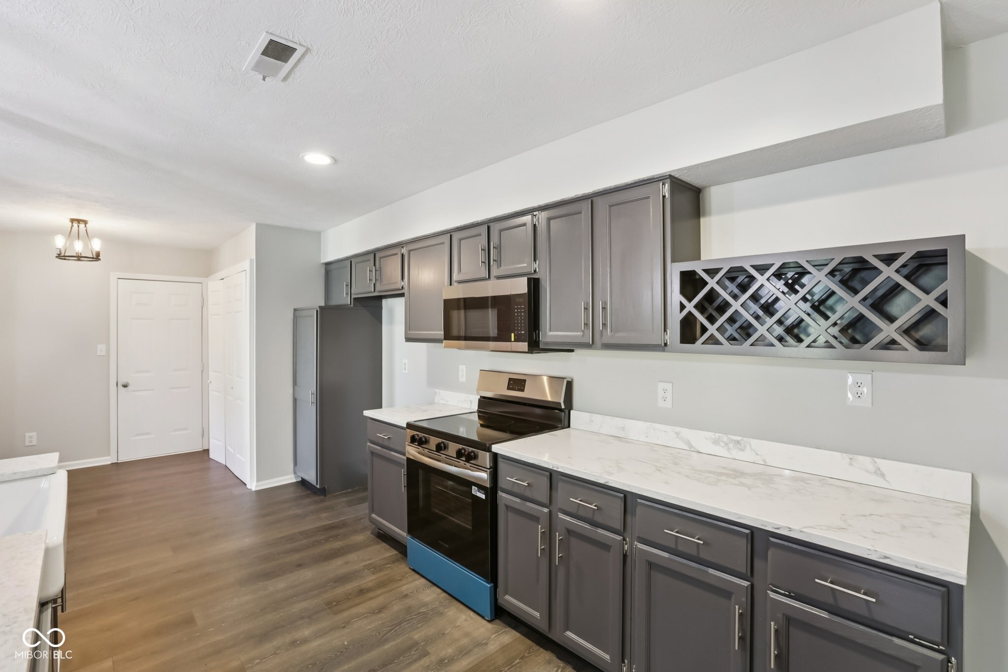 9364 Oak Run E Drive Indianapolis, IN 46260 - Photo 17 of 37