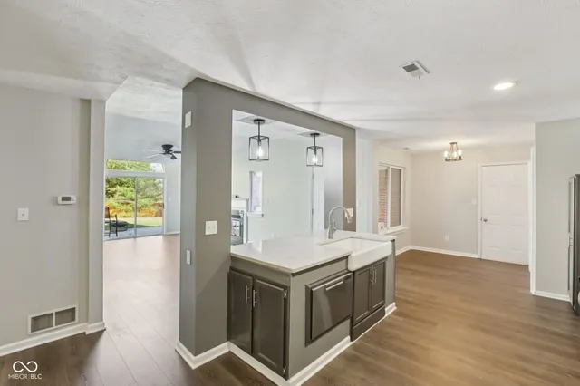 $285,000 | 9364 Oak Run E Drive, Indianapolis, IN 46260