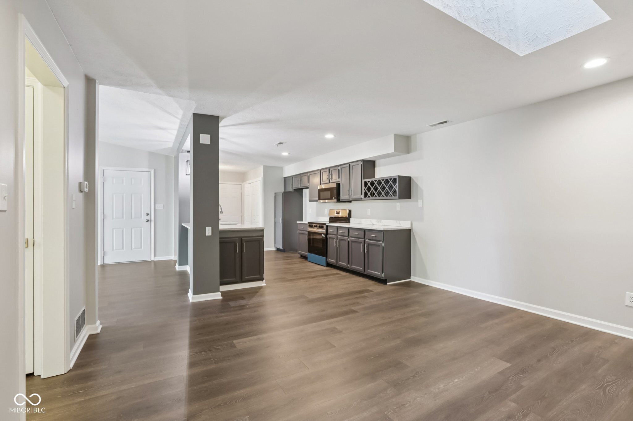 9364 Oak Run E Drive Indianapolis, IN 46260 - Photo 19 of 37