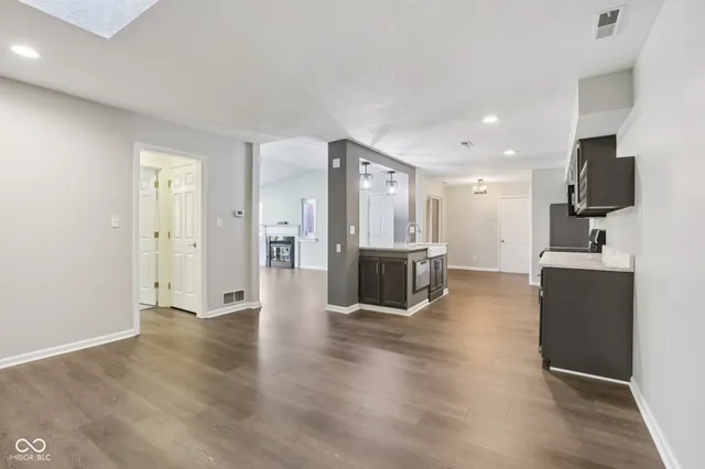 $285,000 | 9364 Oak Run E Drive, Indianapolis, IN 46260