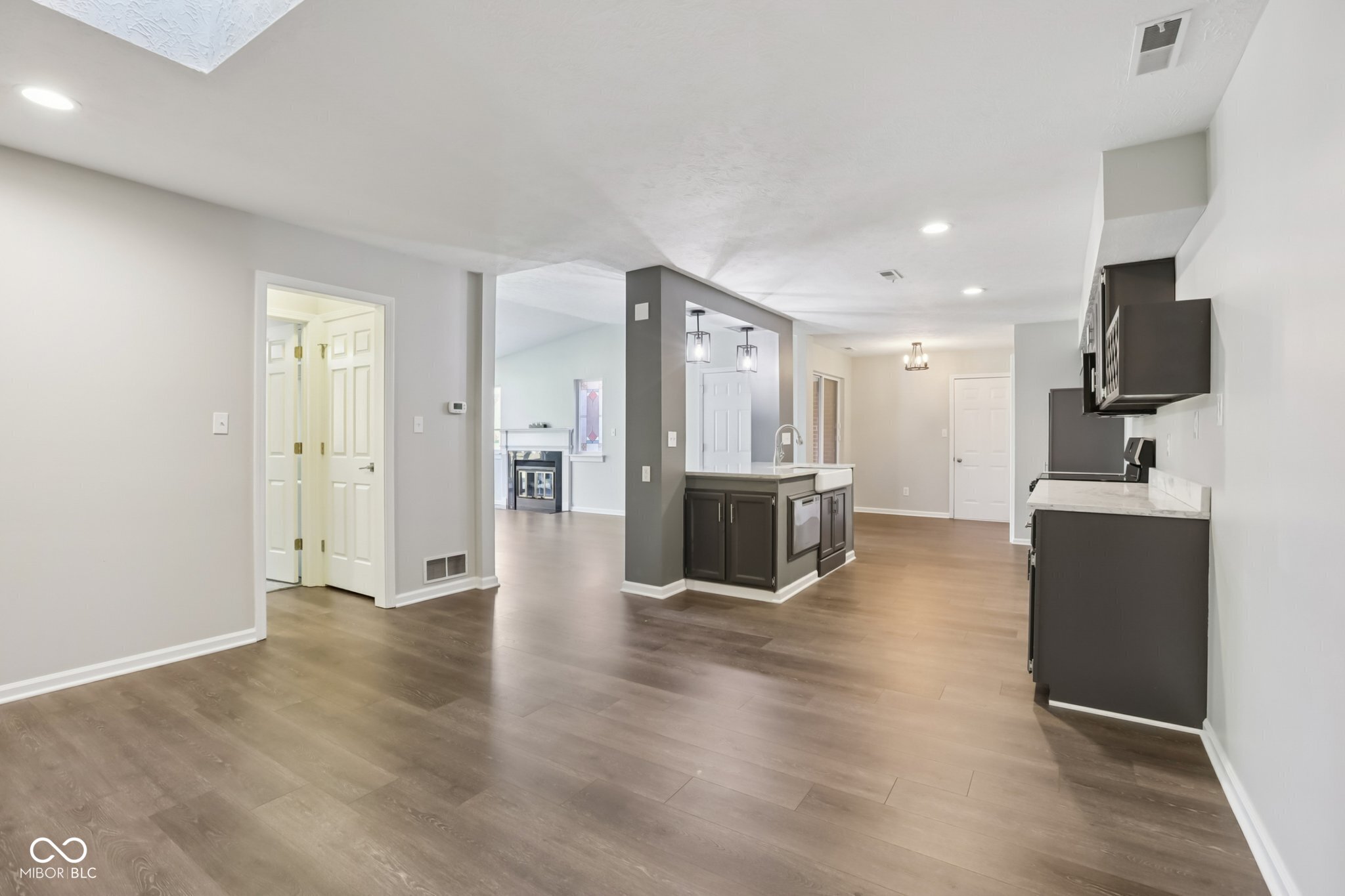 9364 Oak Run E Drive Indianapolis, IN 46260 - Photo 20 of 37