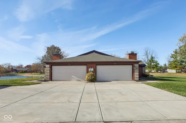 $285,000 | 9364 Oak Run E Drive, Indianapolis, IN 46260