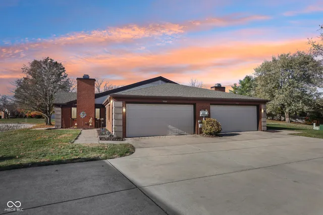 $285,000 | 9364 Oak Run E Drive, Indianapolis, IN 46260