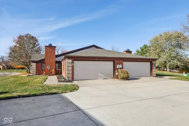 $285,000 | 9364 Oak Run E Drive, Indianapolis, IN 46260