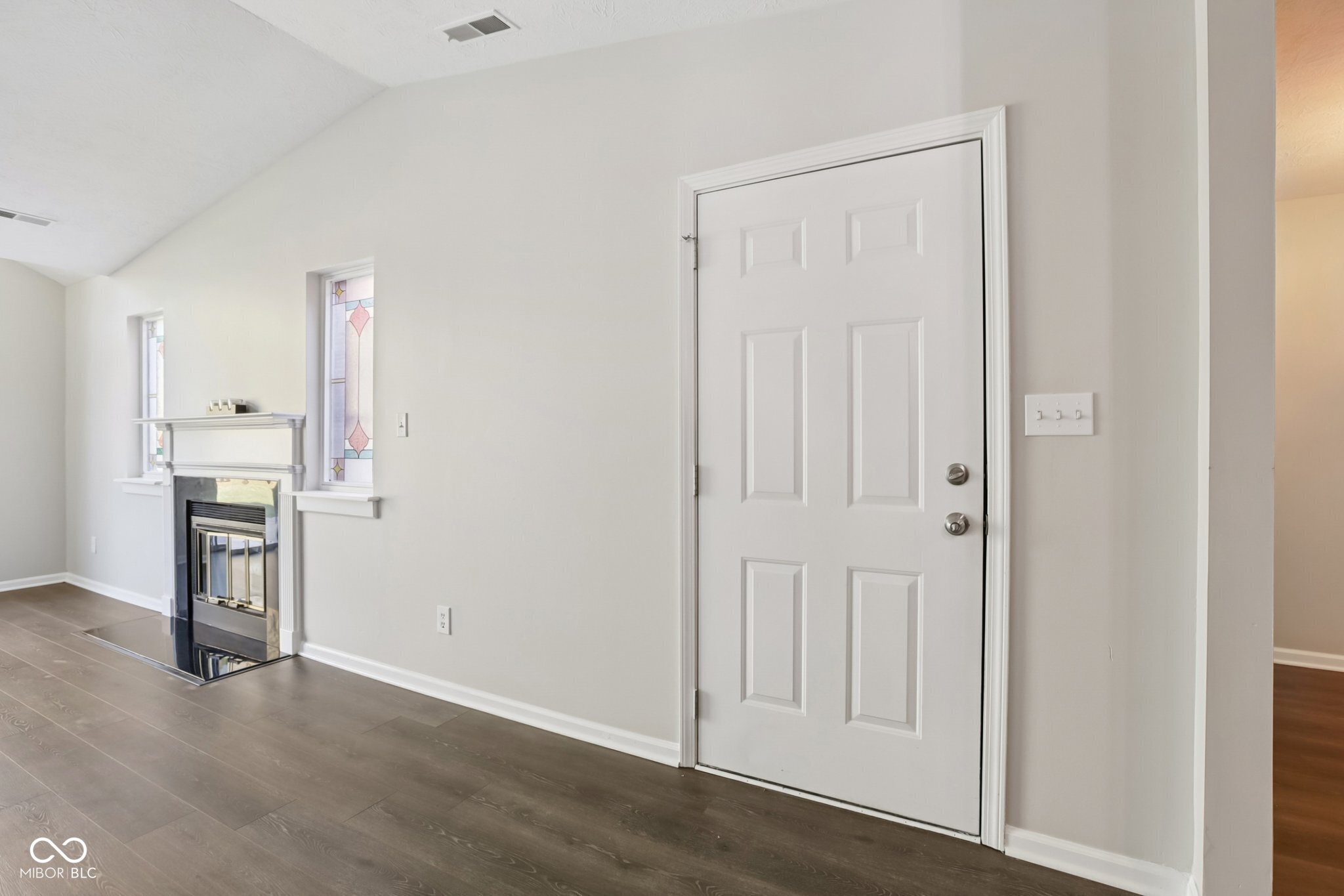 9364 Oak Run E Drive Indianapolis, IN 46260 - Photo 6 of 37