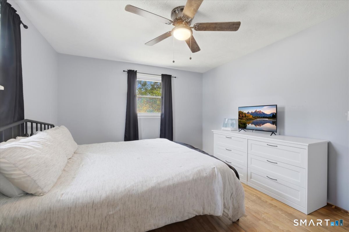 8 Manor Road Montville, CT 06370 - Photo 11 of 28