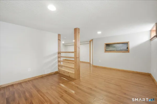 $339,000 | 8 Manor Road, Montville, CT 06370