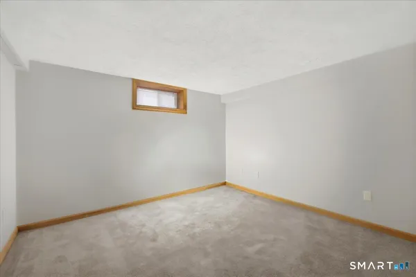 $339,000 | 8 Manor Road, Montville, CT 06370