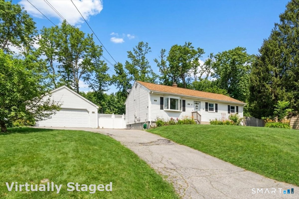 8 Manor Road Montville, CT 06370 - Photo 2 of 28