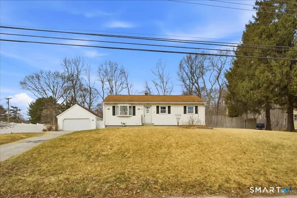 $339,000 | 8 Manor Road, Montville, CT 06370