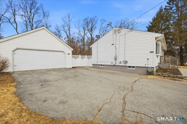 $339,000 | 8 Manor Road, Montville, CT 06370