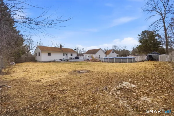 $339,000 | 8 Manor Road, Montville, CT 06370