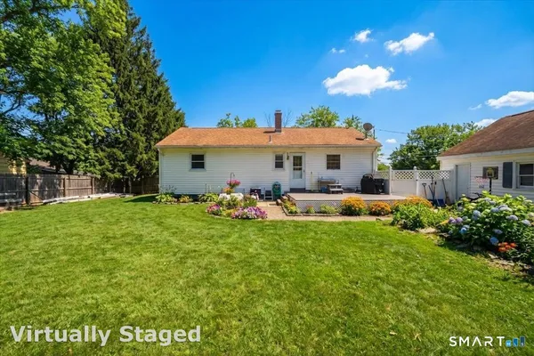 $339,000 | 8 Manor Road, Montville, CT 06370