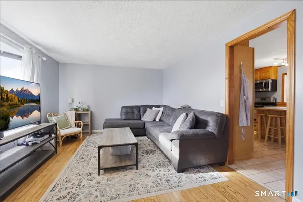 $339,000 | 8 Manor Road, Montville, CT 06370