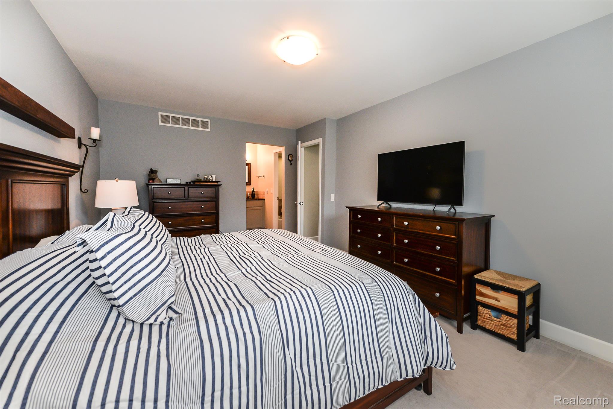 21975 Garfield Road Northville, MI 48167 - Photo 26 of 60 Primary Bedroom (pic #2)