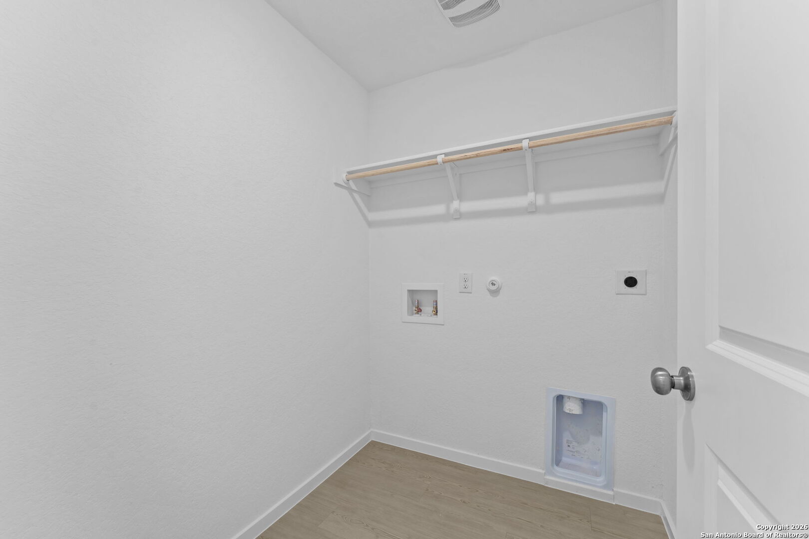 1835 Nuthatch Ridge New Braunfels, TX 78130 - Photo 3 of 23 a view of small space