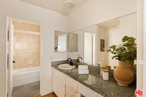 $725,000 | 947 18th Street, Unit 6, Santa Monica, CA 90403