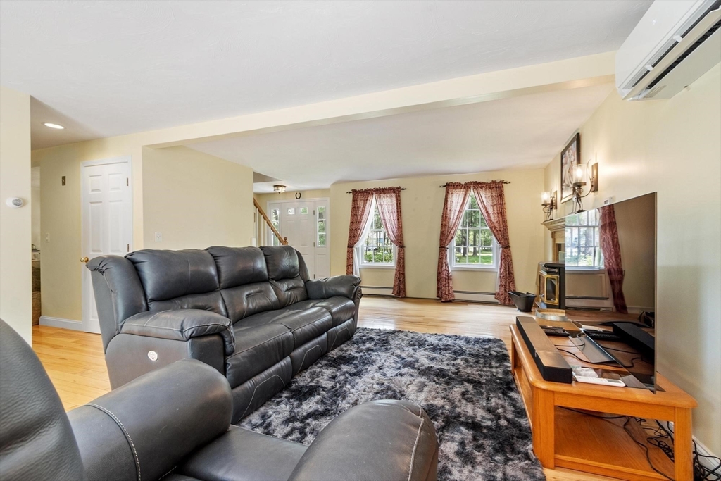4 Weatherbee Road Shirley, MA 01464 - Photo 2 of 33 Gallery Image 2