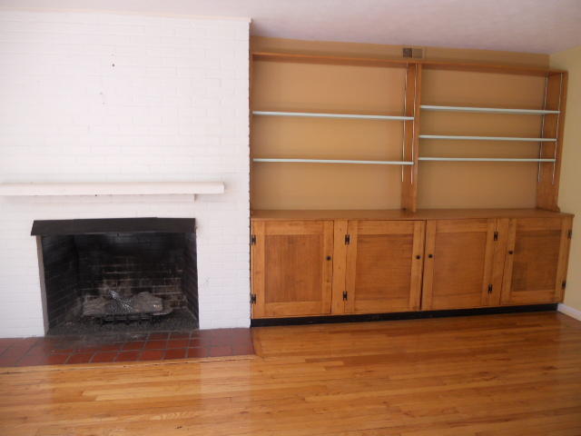 116 Euclid Circle Oak Ridge, TN 37830 - Photo 4 of 26 liv rm fpl & built ins