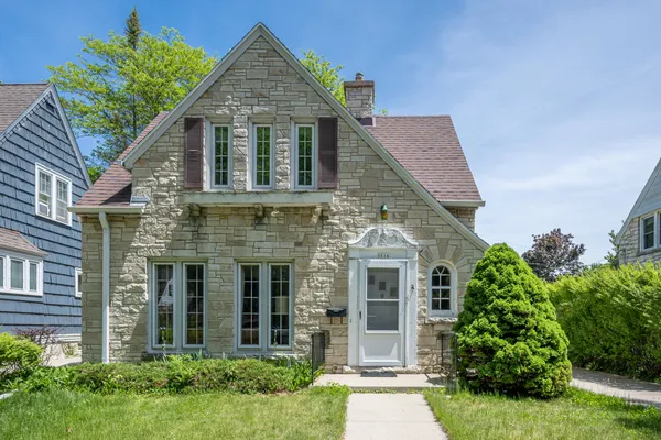 $299,900 | 5516 North Lydell Avenue, Whitefish Bay, WI 53217