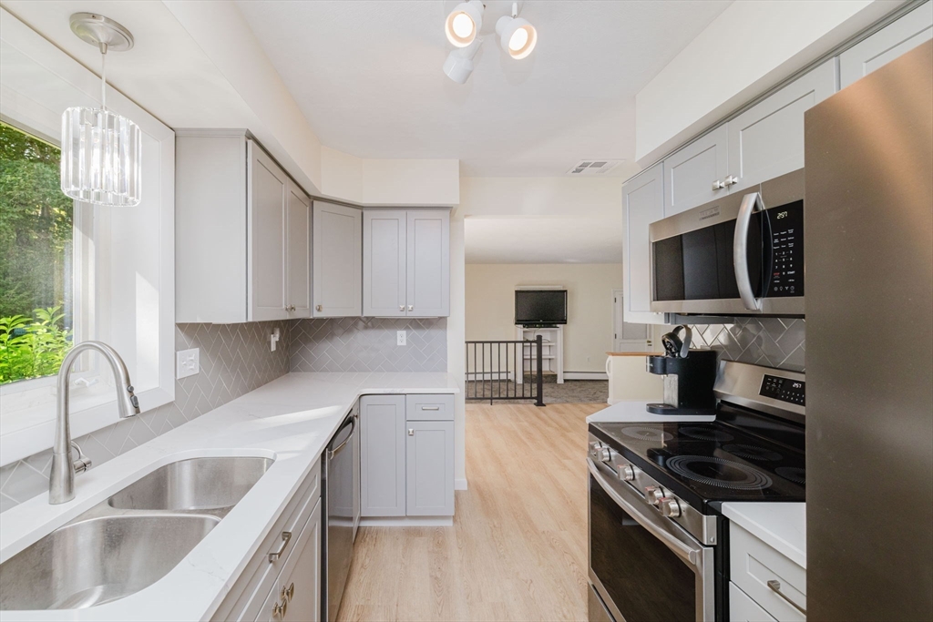 23 Colonial Way Rehoboth, MA 02769 - Photo 7 of 29