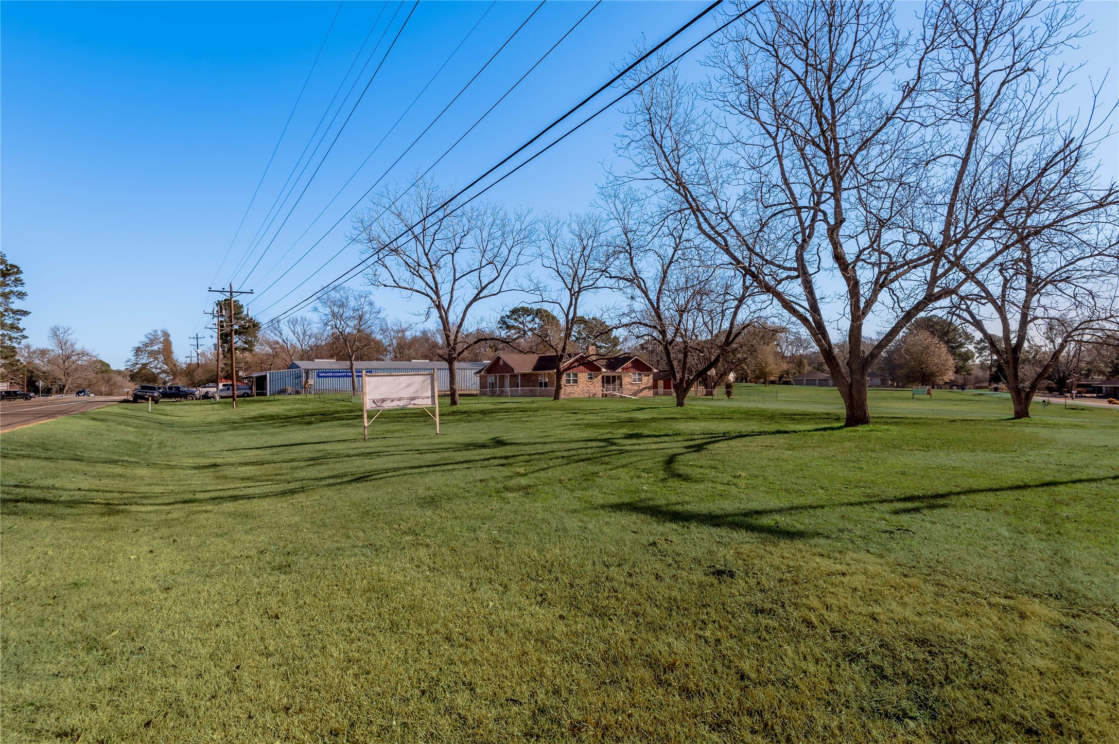 2201 Badger Lane Huntsville, TX 77320 - Photo 3 of 32