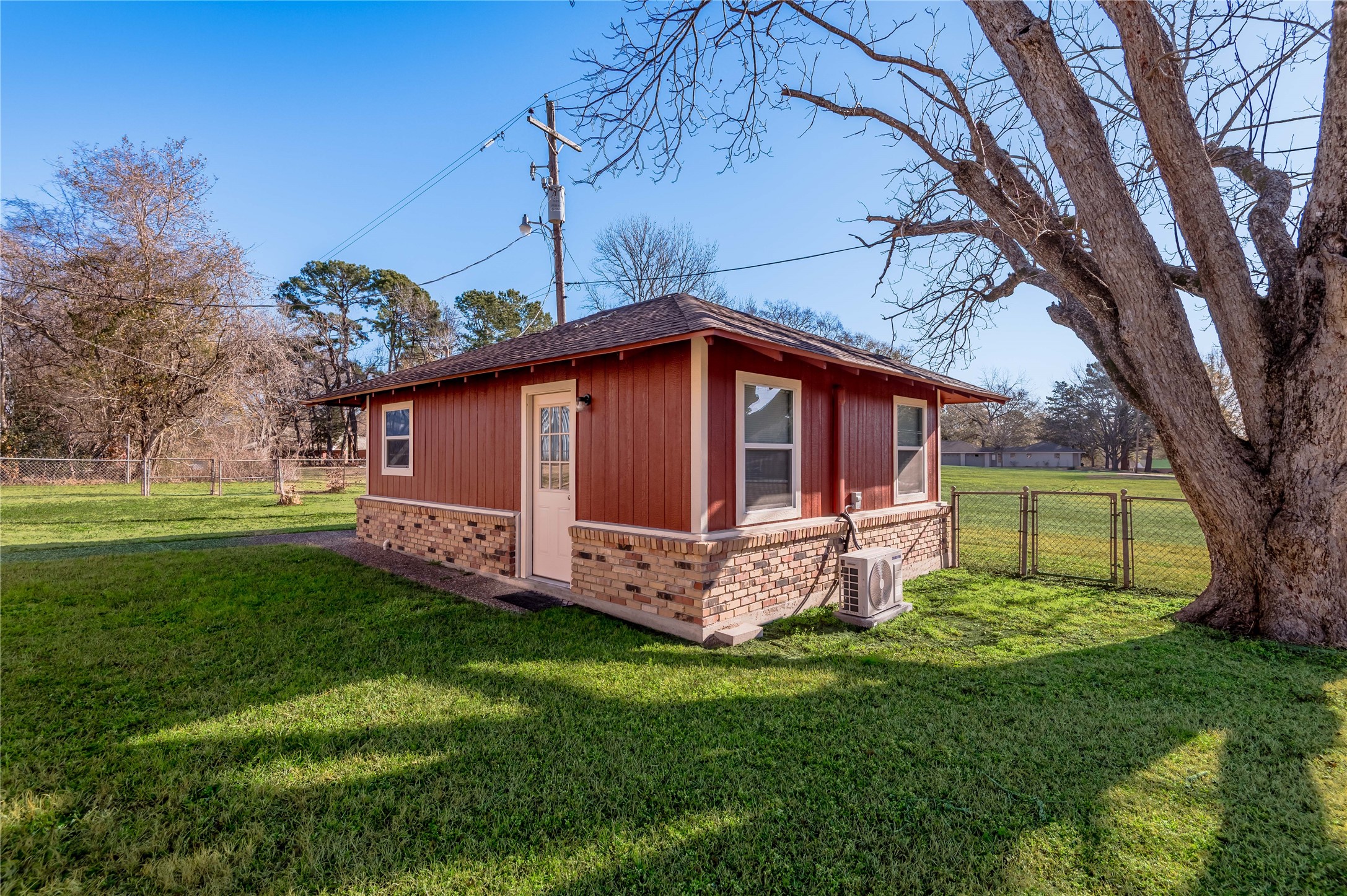 2201 Badger Lane Huntsville, TX 77320 - Photo 6 of 32