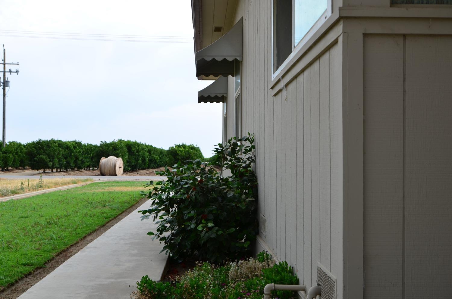 10888 Ave 412 Dinuba, CA 93618 - Photo 5 of 15 a view of a balcony with an outdoor space