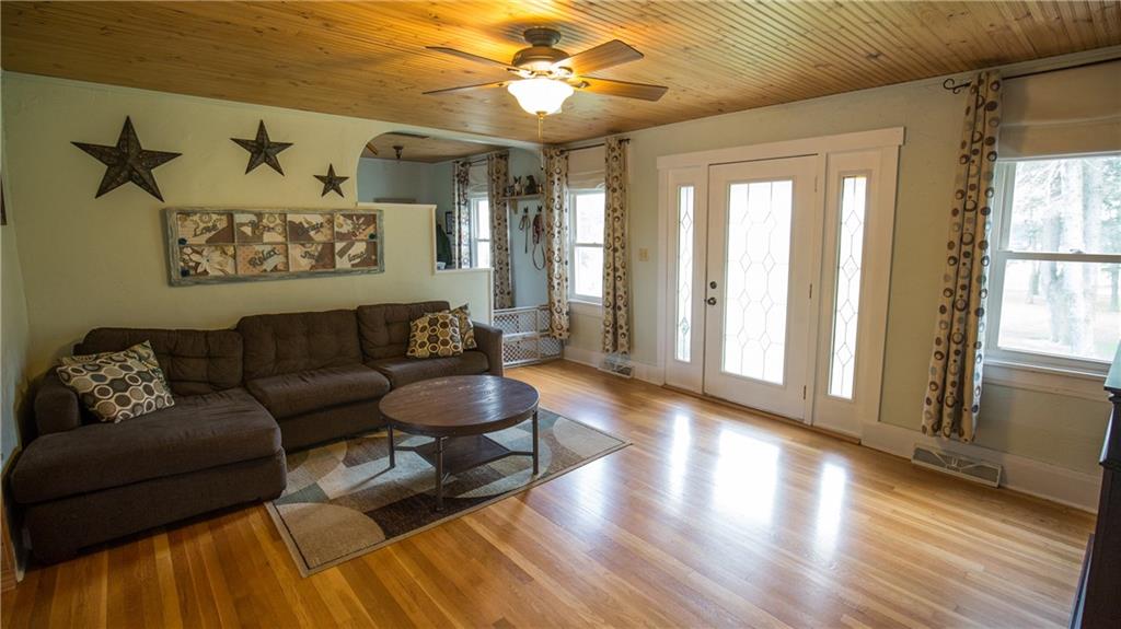 219 East Valcourt Road Grove City, PA 16127 - Photo 6 of 25 Gallery Image 6