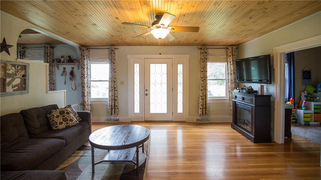 219 East Valcourt Road Grove City, PA 16127 - Photo 8 of 25 Gallery Image 8