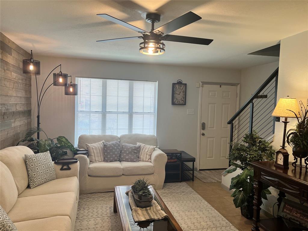 1337 South 11th Street Waco, TX 76706 - Photo 1 of 12 a living room with furniture