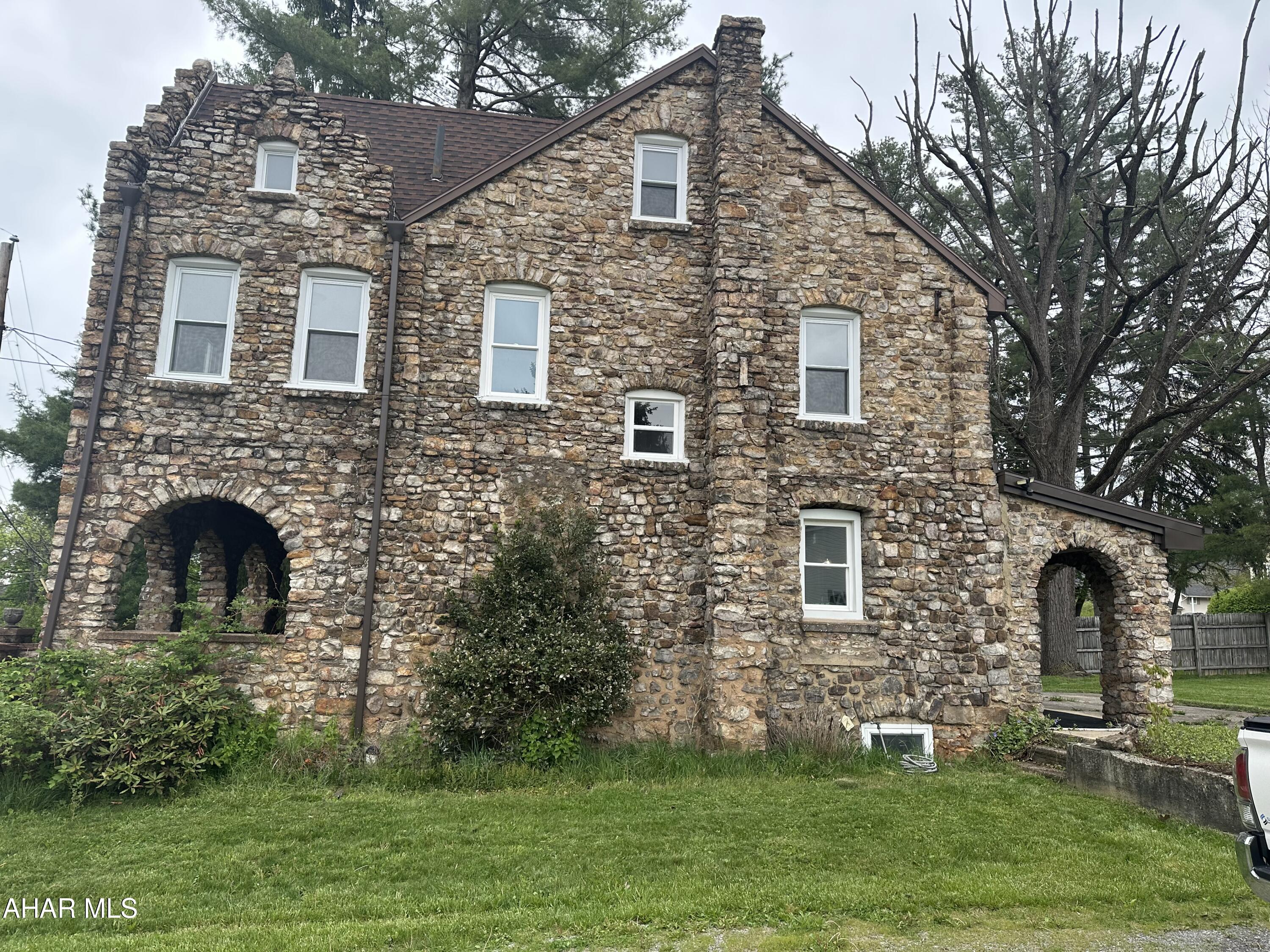 1761 Princeton Road Altoona, PA 16602 - Photo 2 of 22