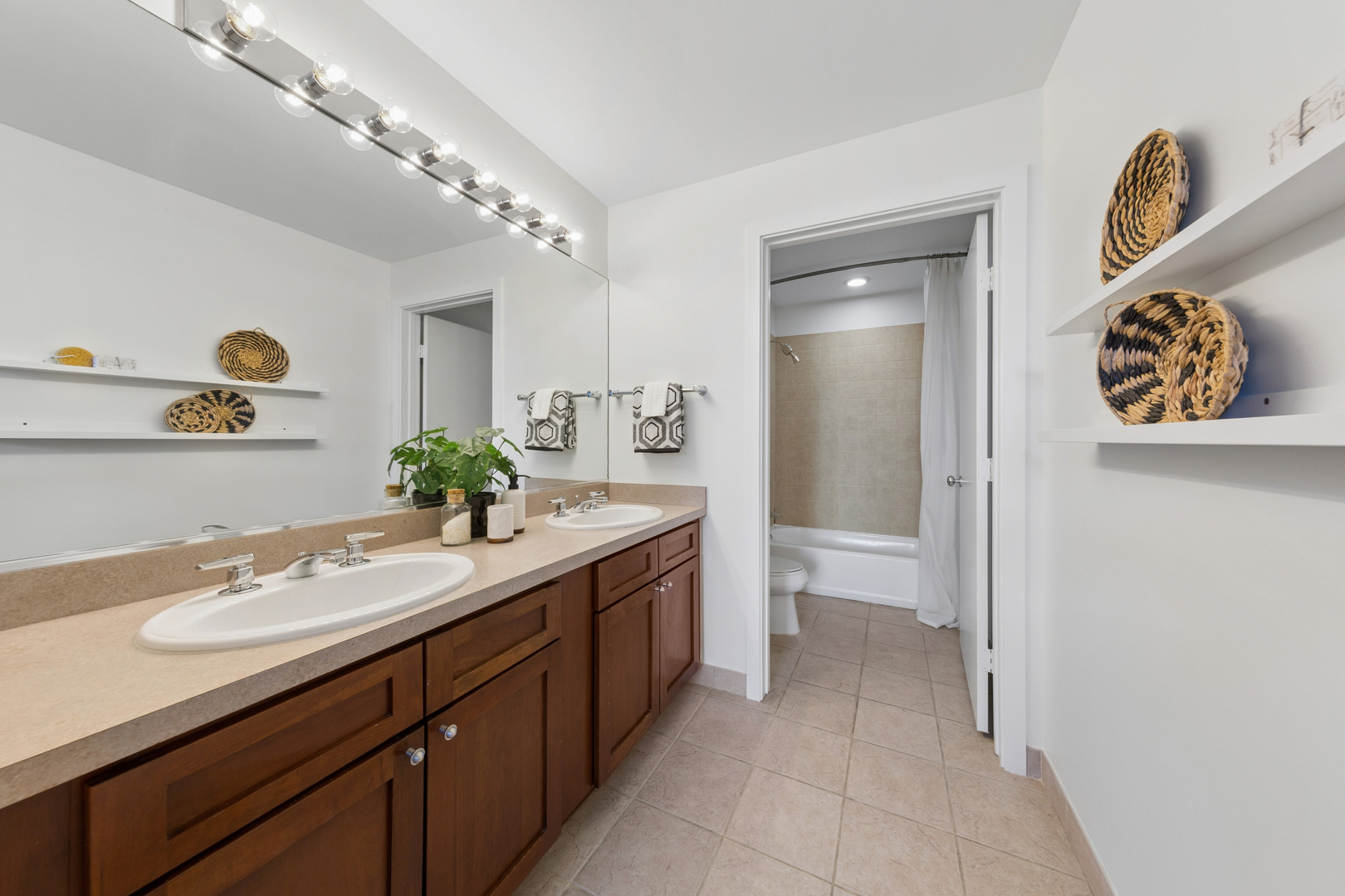 222 South Racine Avenue, Unit 205 Chicago, IL 60607 - Photo 17 of 22 Gallery Image 17