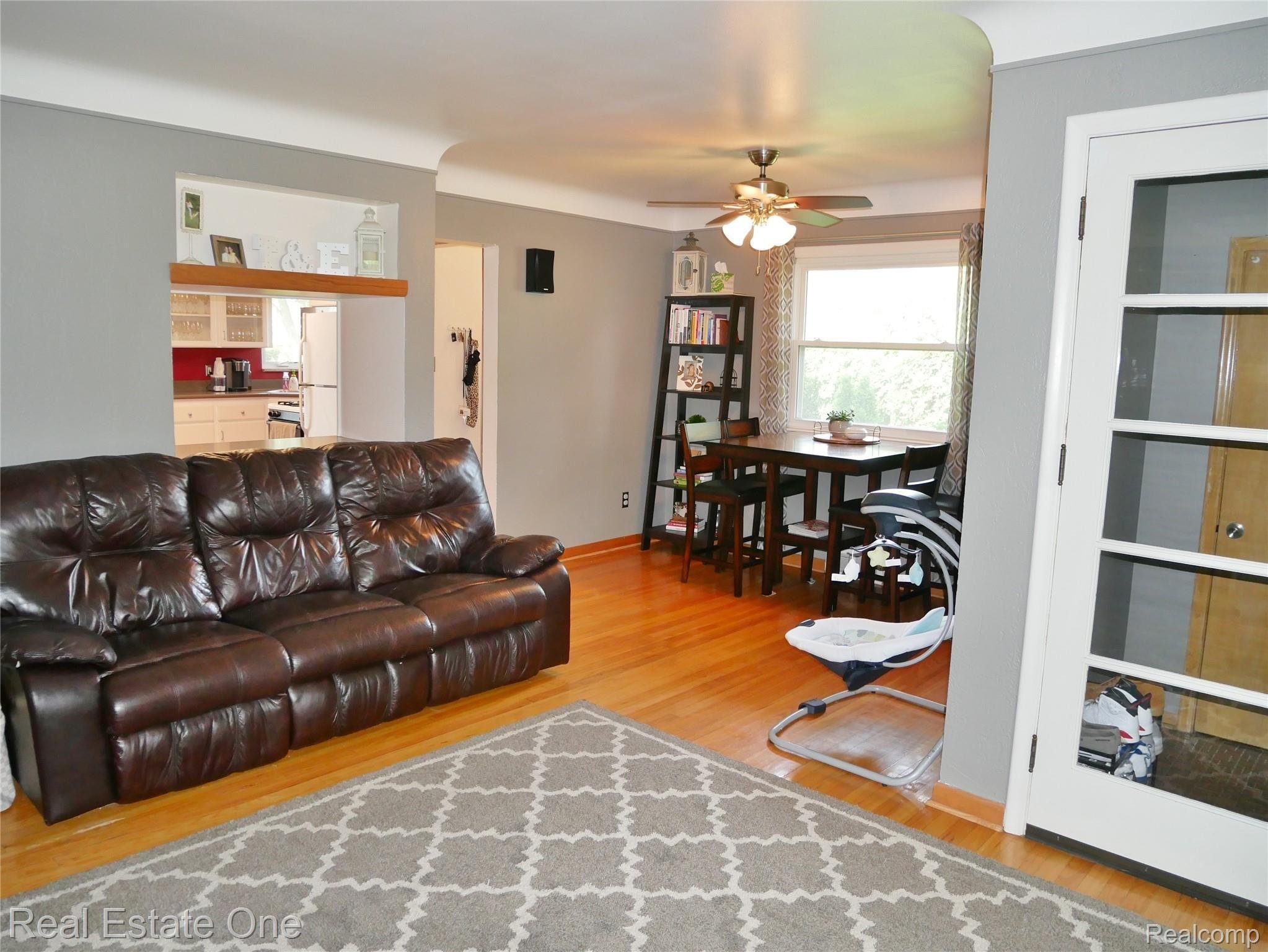 18810 Beverly Road Franklin, MI 48025 - Photo 5 of 27 living to dining - Copy.JPG