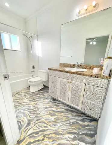 a view of a yard and pathway