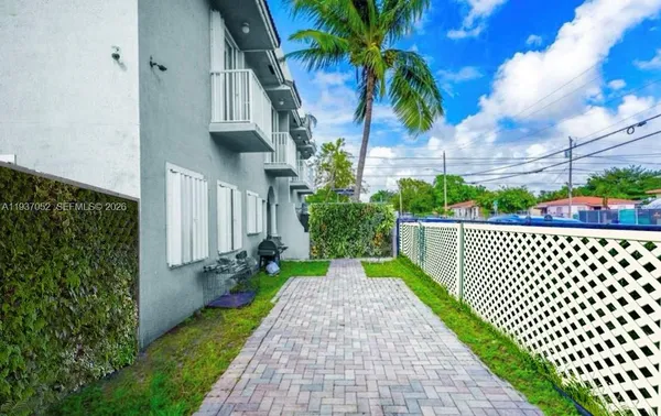 a view of a yard and pathway