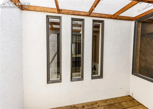 a view of a livingroom with wooden floor and entryway