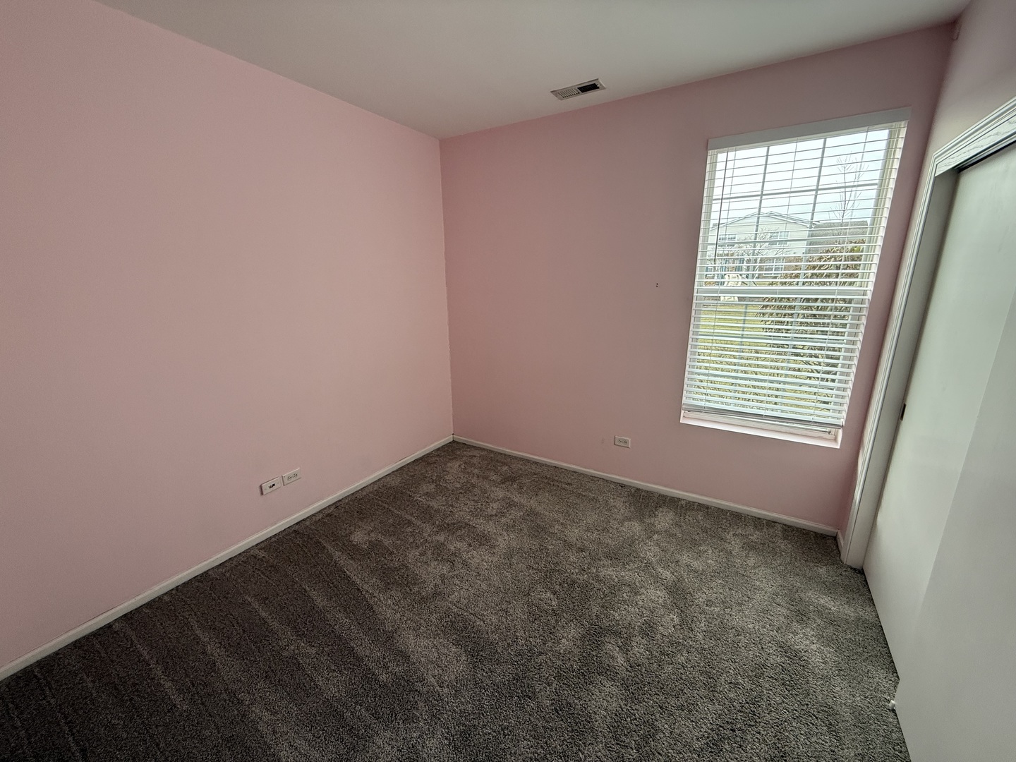 1586 Millbrook Drive Algonquin, IL 60102 - Photo 13 of 18 an empty room with a window